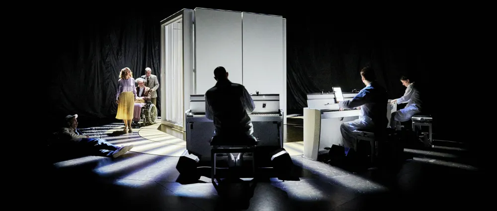 Les Enfants terribles - Phia Ménard & Emmanuel Olivier - Philip Glass d'après Jean Cocteau © Christophe Raynaud de Lage